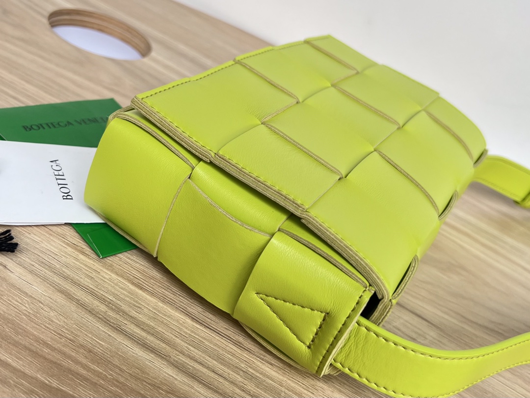 Cassette Intreccio Leather Cross-body Bag Kiwi